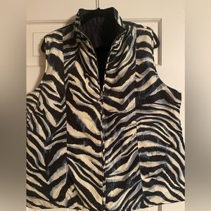 Women’s reversible puffer vest